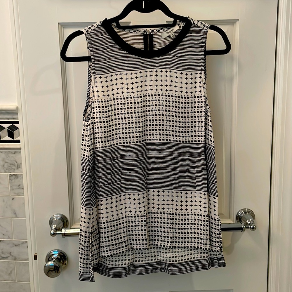 XS Madewell sleeveless blouse. Black and white detail
